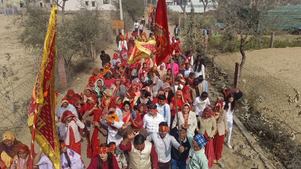 गणेश नगर स्थित श्री वीर हनुमान मंदिर में मूर्ति प्राण प्रतिष्ठा के पहले दिन निकाली गई मूर्ति भ्रमण यात्रा, डीजे की धुन पर थिरके श्रद्धालु