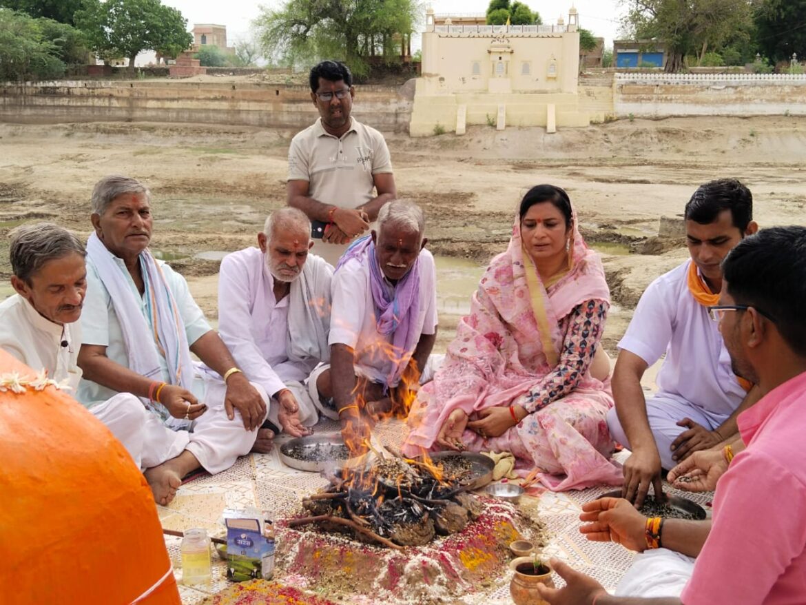 अच्छी बारिश की कामना के साथ बुढ़िया बालाजी की पूजा अर्चना